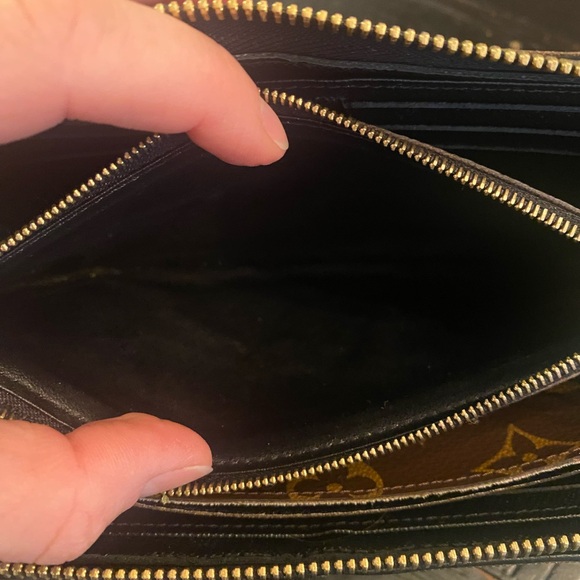 Authentic LOUIS VUITTON Retiro Zippy Wallet Monogram Canvas - Picture 10 of 16